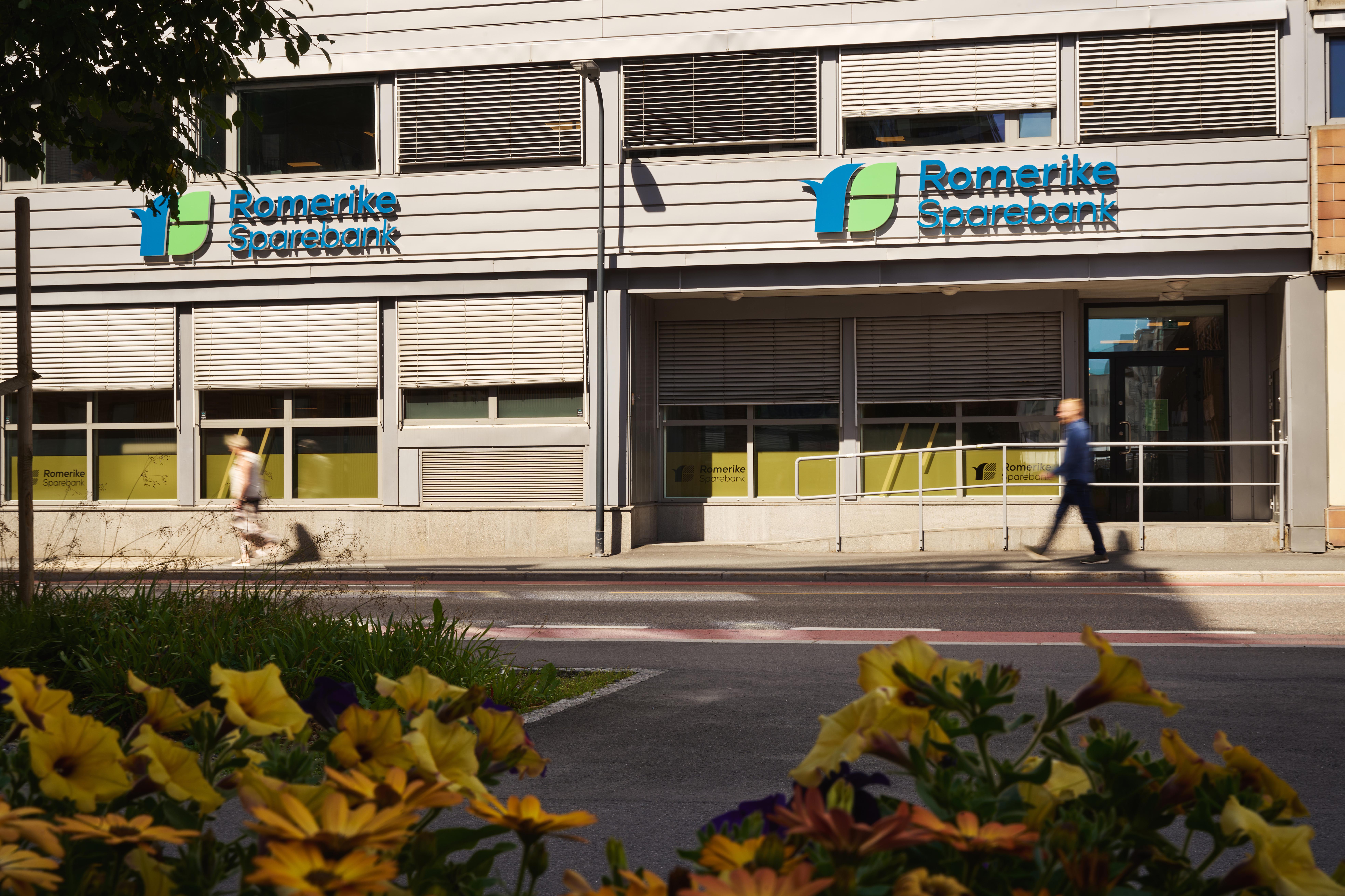 Fasade på Romerike Sparebank, fra Solheimsgata i Lillestrøm.