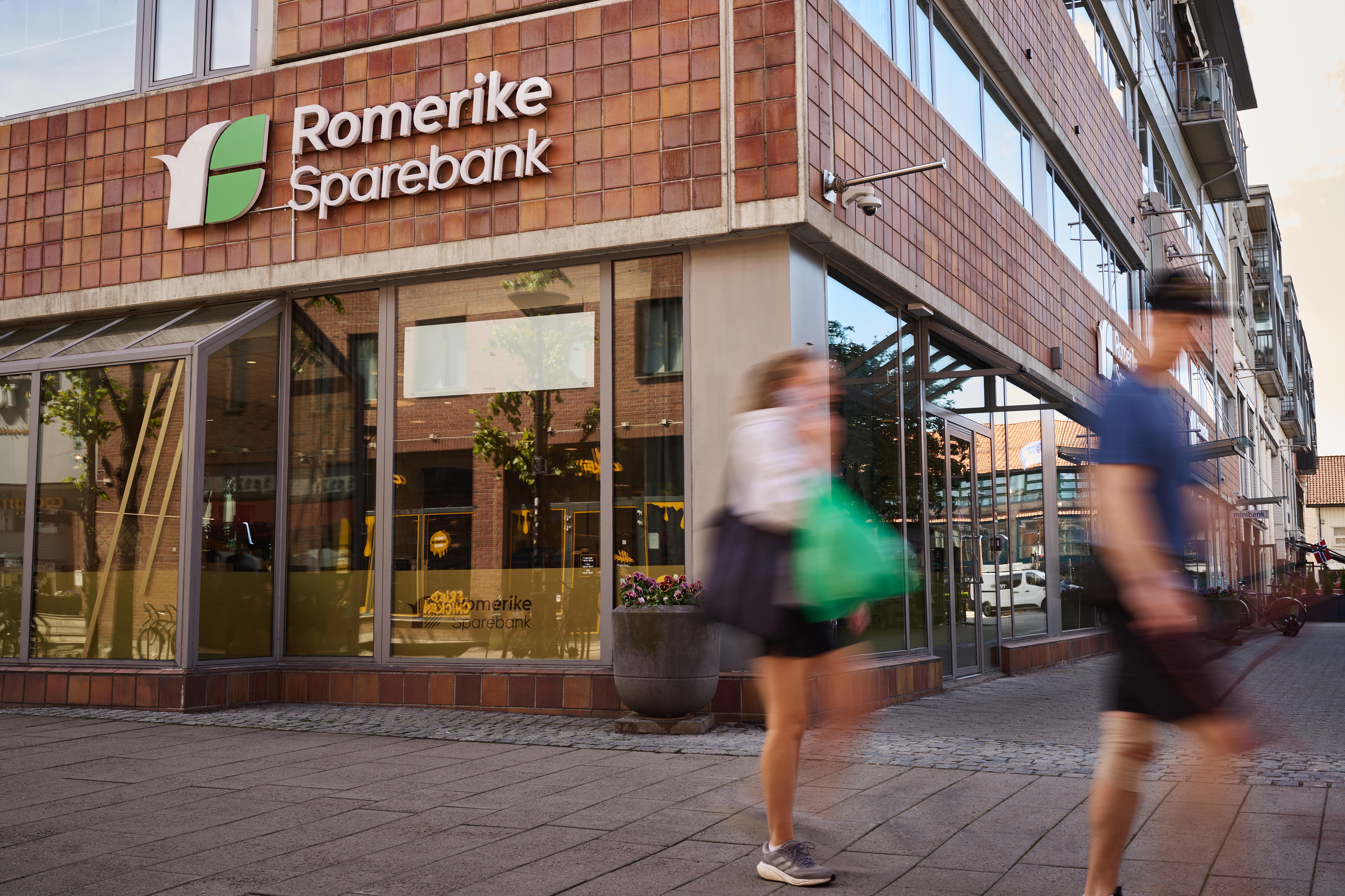 Fasade på Romerike Sparebank, fra Torvet i Lillestrøm.