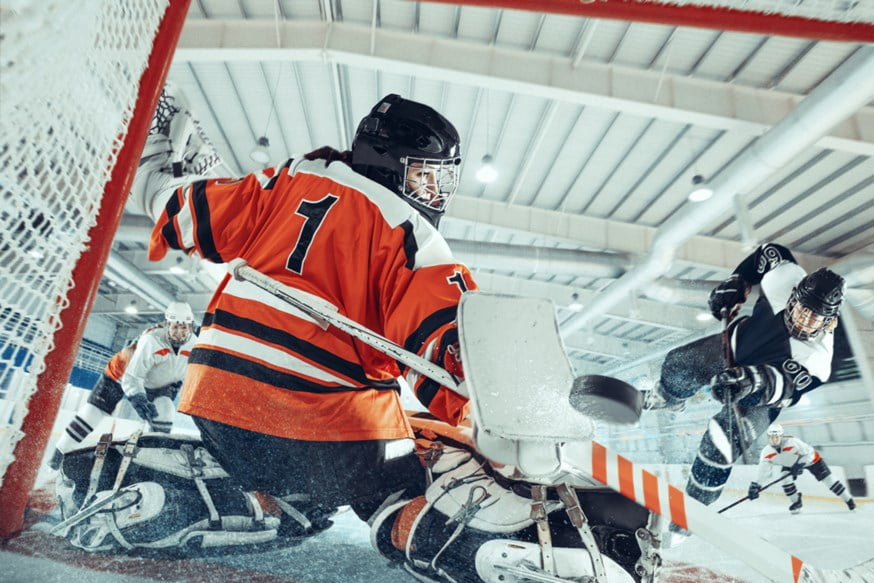 Jenter spiller ishockey